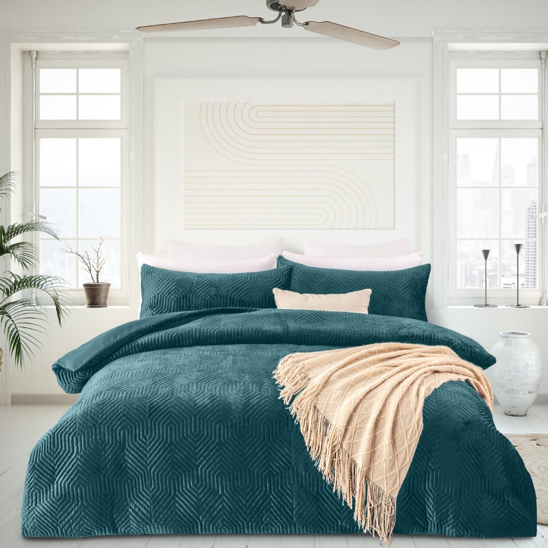 Bas Phillips Salamanca Velvet Quilted Teal Quilt Cover Set offers a calming escape with its rich colours and luxurious velvet material.