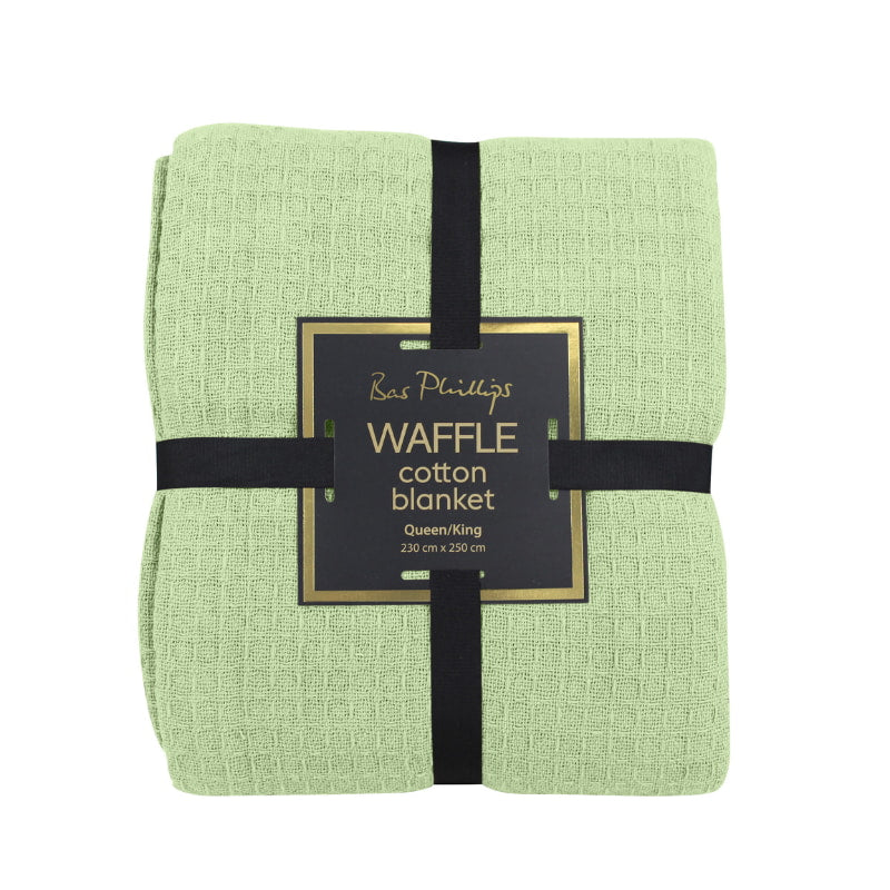 Front packaging details of a green cotton blanket featuring its luxuriously soft and resilient cotton with added polyester.