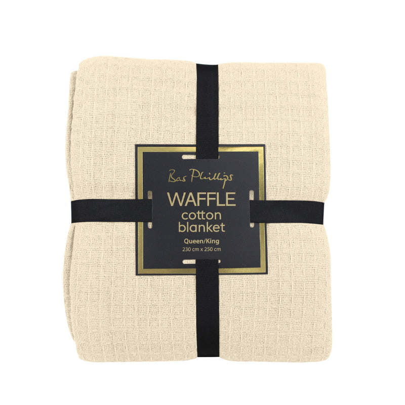 Front packaging details of a natural cotton blanket featuring its luxuriously soft and resilient cotton with added polyester.