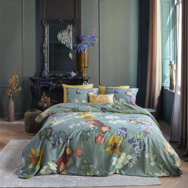 alt="Quilt cover set inspired by Van Gogh Museum's 50th-anniversary bouquet, featuring a floral pattern on a green background."