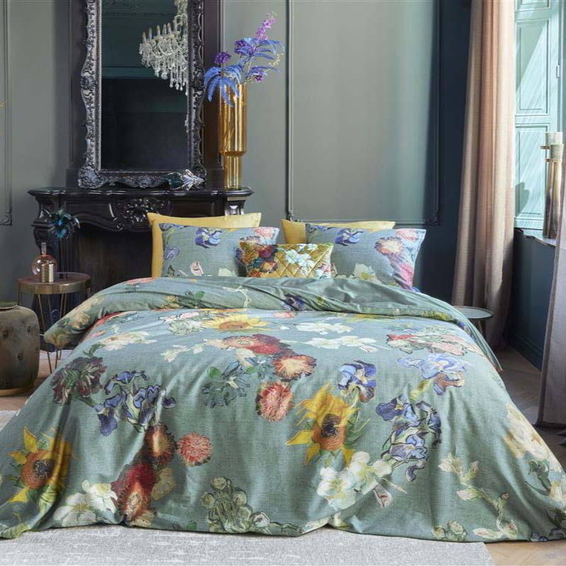 alt="Quilt cover set inspired by Van Gogh Museum's 50th-anniversary bouquet, featuring a floral pattern on a green background."