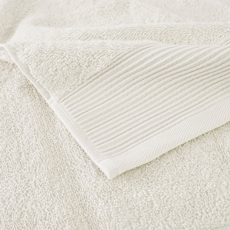 Zoom in details of a luxurious ivory towels made from eco-friendly Tencel and cotton, promoting sustainability and advanced hygiene.