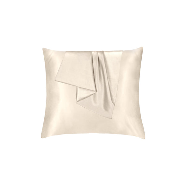 Linenova's beige pillowcase hypoallergenic design ensures a restful night's sleep and healthy hair.