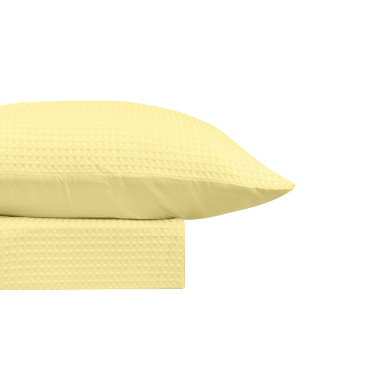 Luxurious quilt cover and pillowcase  in a yellow colour scheme featuring a modern texture.