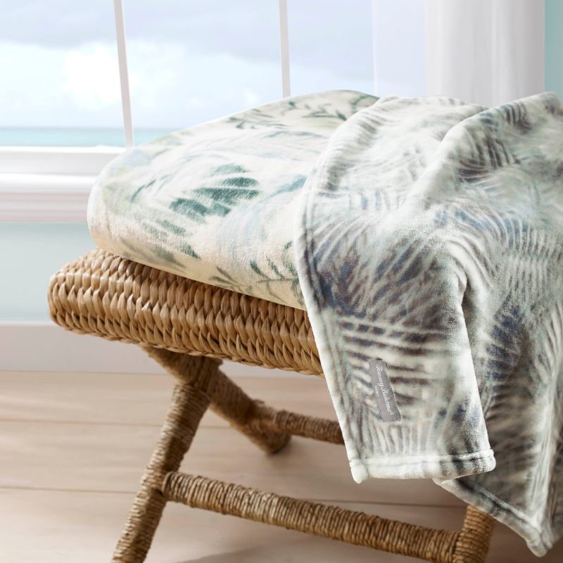 Luxuriously soft tropical print flannel blanket, perfect for adding a touch of paradise to your home decor.