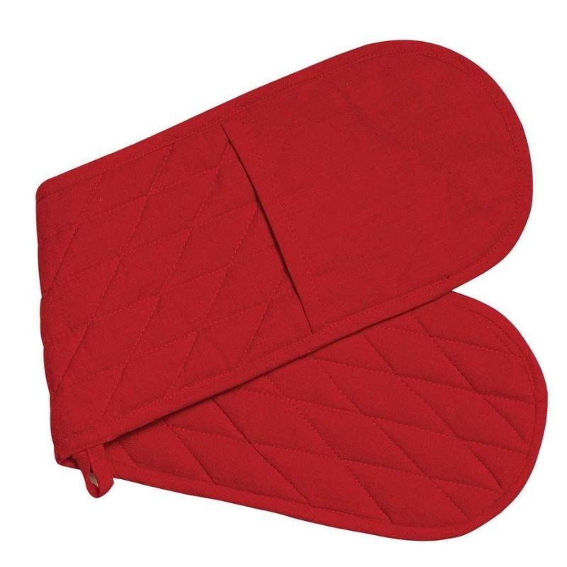 Stylish Manhattan Plain kitchen accessories in red, featuring cotton double mitts, ideal for cooking with elegance and ease.